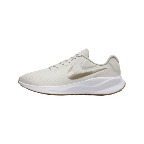 NIKE Women's Revolutin 7 Sneaker
