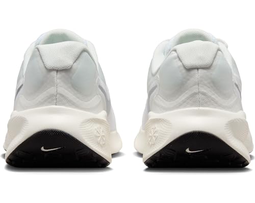 NIKE Women's Revolutin 7 Sneaker