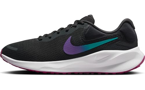 NIKE Women's Revolutin 7 Sneaker