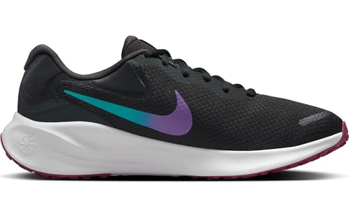 NIKE Women's Revolutin 7 Sneaker