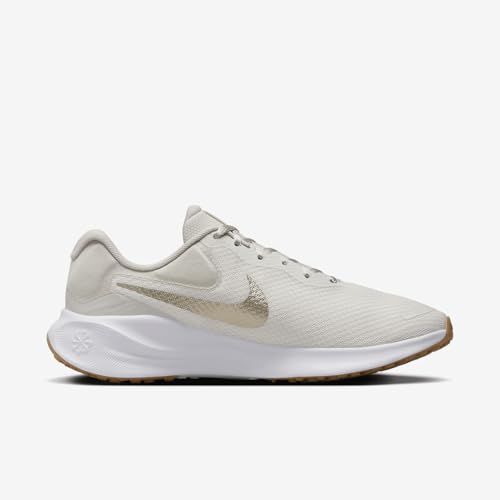 NIKE Women's Revolutin 7 Sneaker