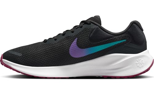NIKE Women's Revolutin 7 Sneaker