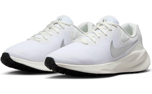 NIKE Women's Revolutin 7 Sneaker