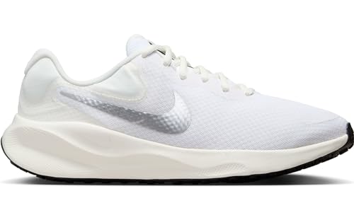 NIKE Women's Revolutin 7 Sneaker