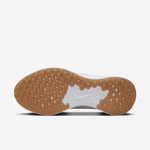 NIKE Women's Revolutin 7 Sneaker