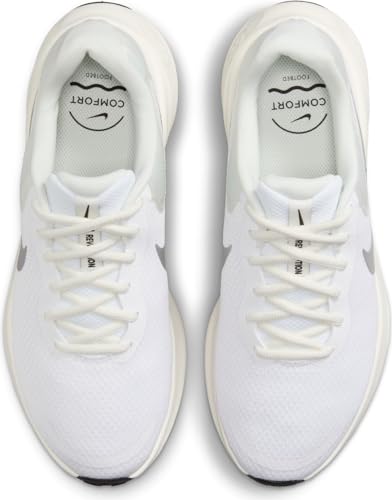 NIKE Women's Revolutin 7 Sneaker