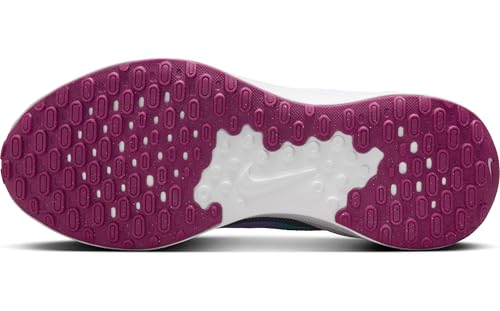 NIKE Women's Revolutin 7 Sneaker