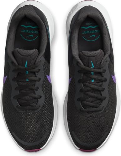 NIKE Women's Revolutin 7 Sneaker
