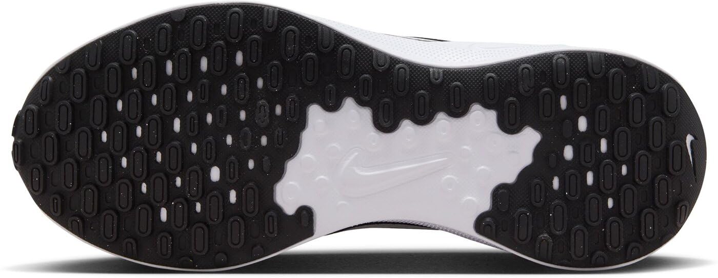 NIKE Women's Revolutin 7 Sneaker