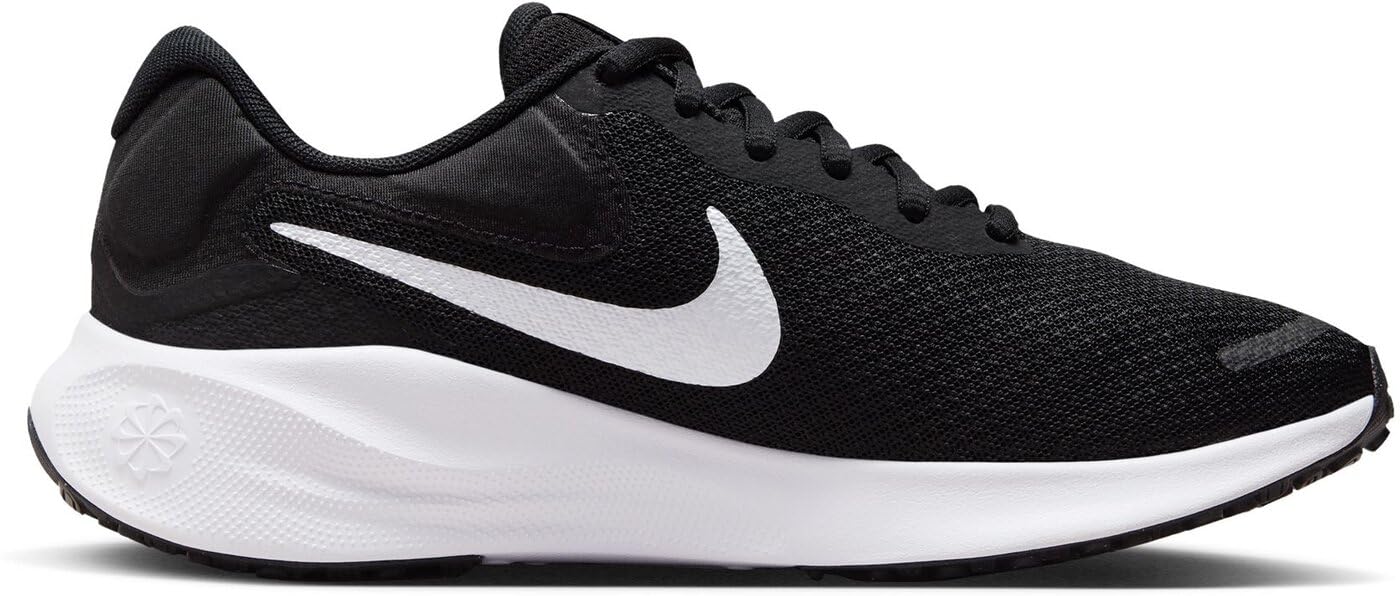 NIKE Women's Revolutin 7 Sneaker