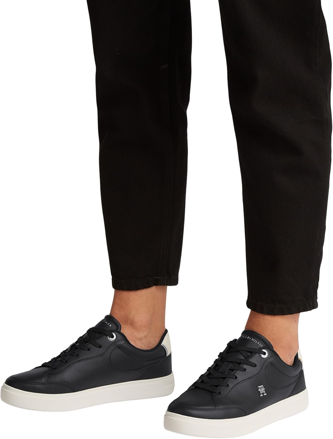 Tommy Hilfiger Women's Essential Chic Court Sneaker