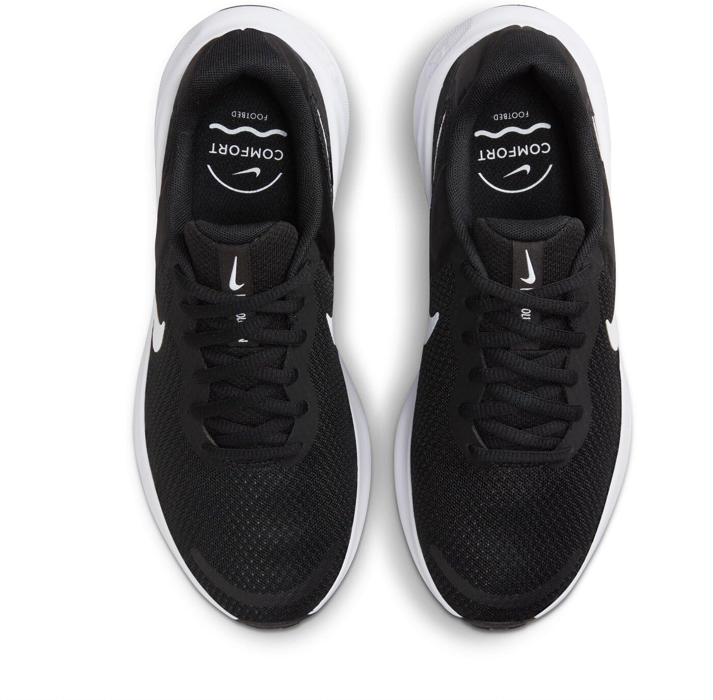 NIKE Women's Revolutin 7 Sneaker