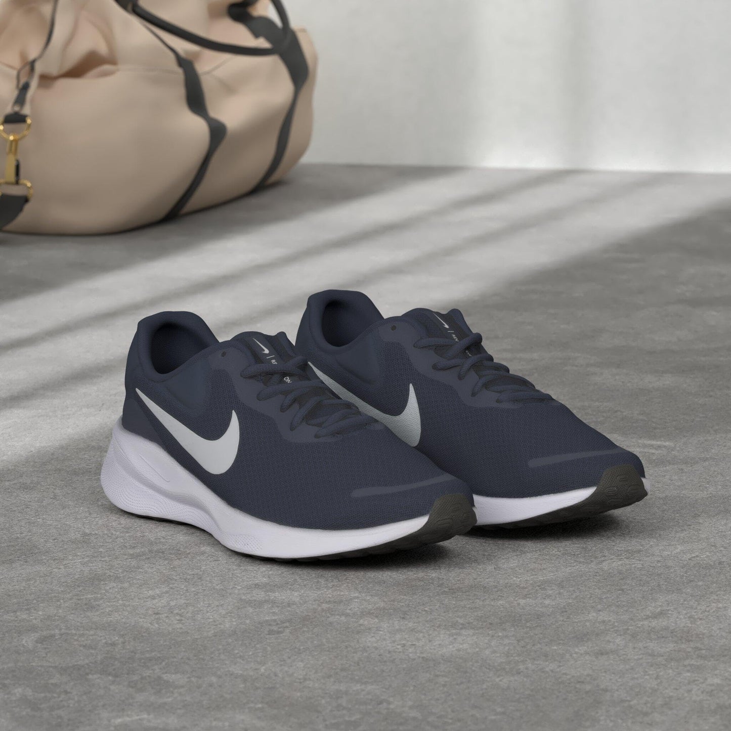 NIKE Men's Revolution 7Sneaker