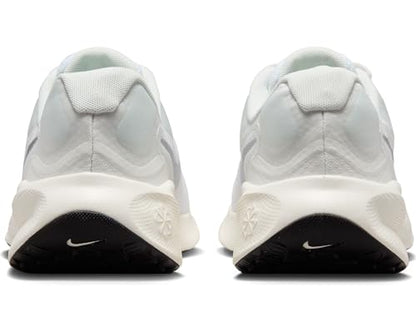 NIKE Women's Revolutin 7 Sneaker