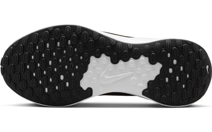 Nike Women's Revolution 7 Sneaker