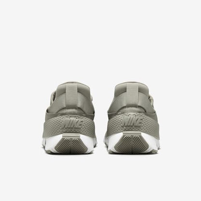 NIKE Women's Go Flyease Sneaker