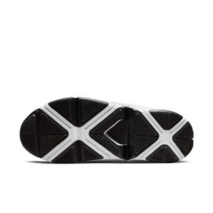 NIKE Women's Go Flyease Sneaker