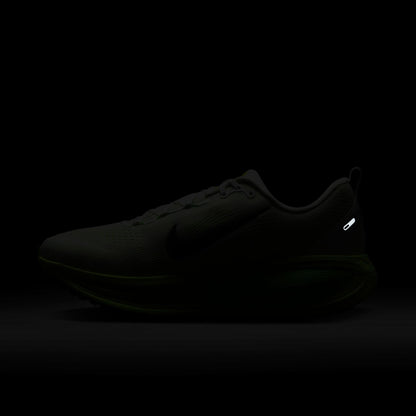 NIKE Men's Vomero 18