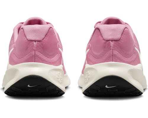 NIKE Men's Revolution 7 Sneaker