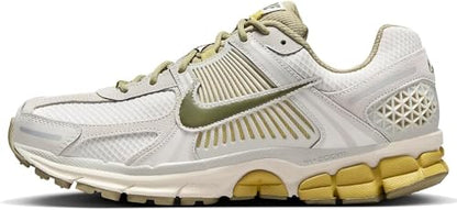 NIKE Men's Zoom Vomero 5 Sneaker