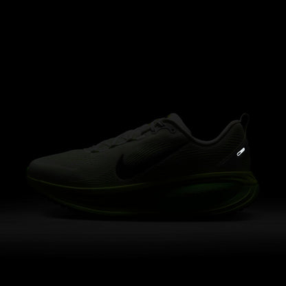 NIKE Men's Vomero 18