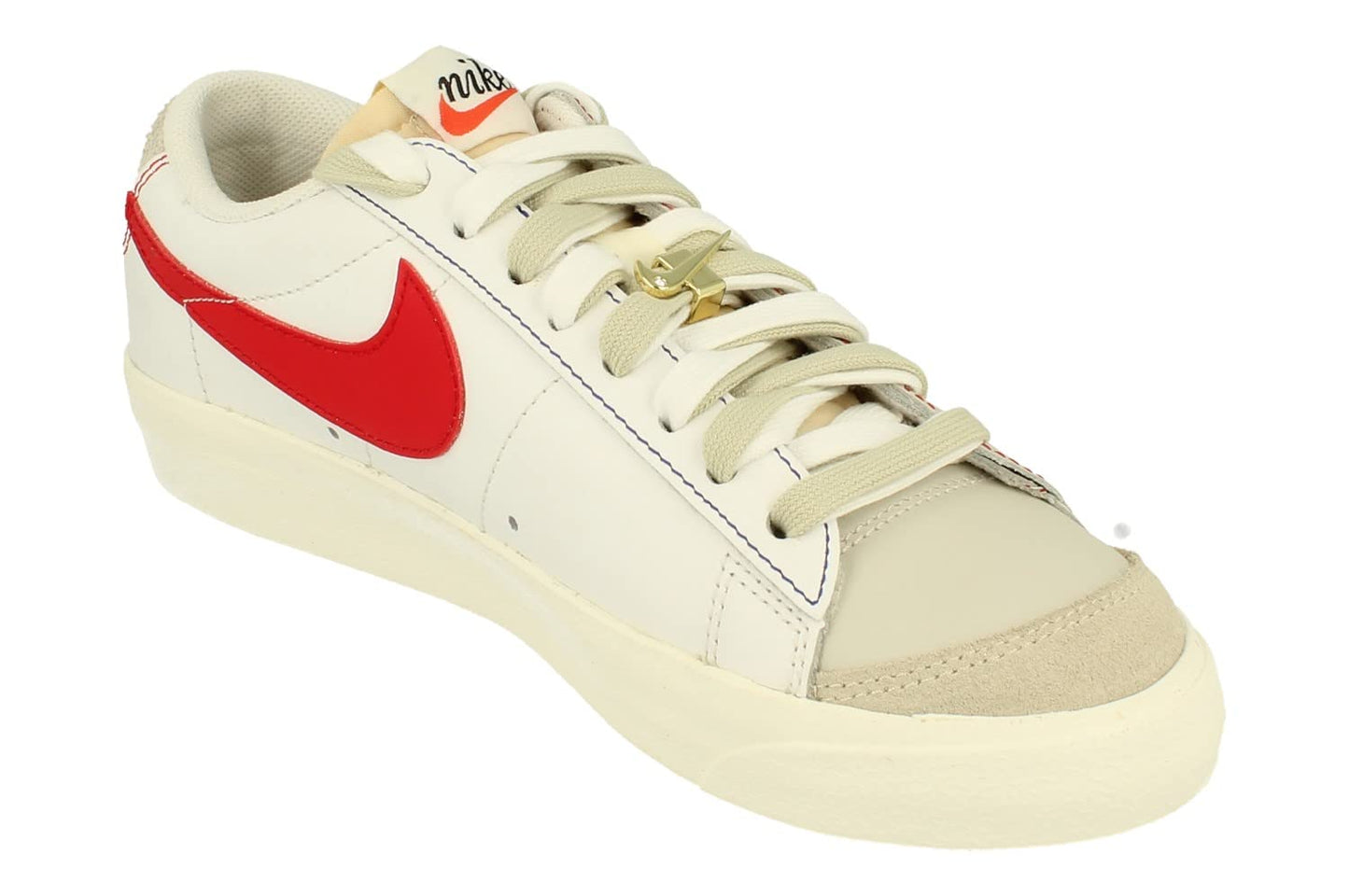 NIKE Women's Blazer Mid '77 VNTG Basketball Shoe