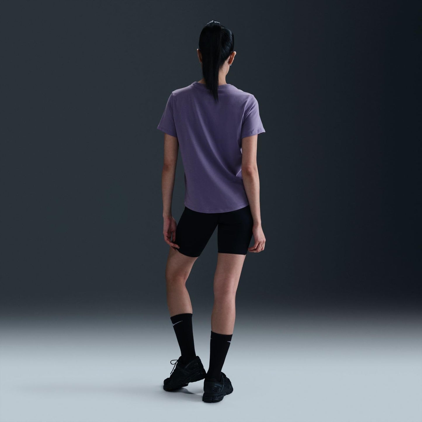 NIKE Women's Club T-Shirt (Pack of 1)