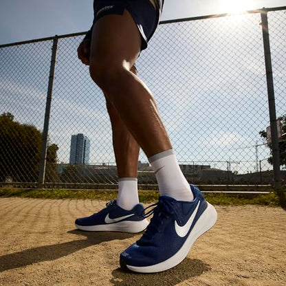 NIKE Men's Revolution 7Sneaker