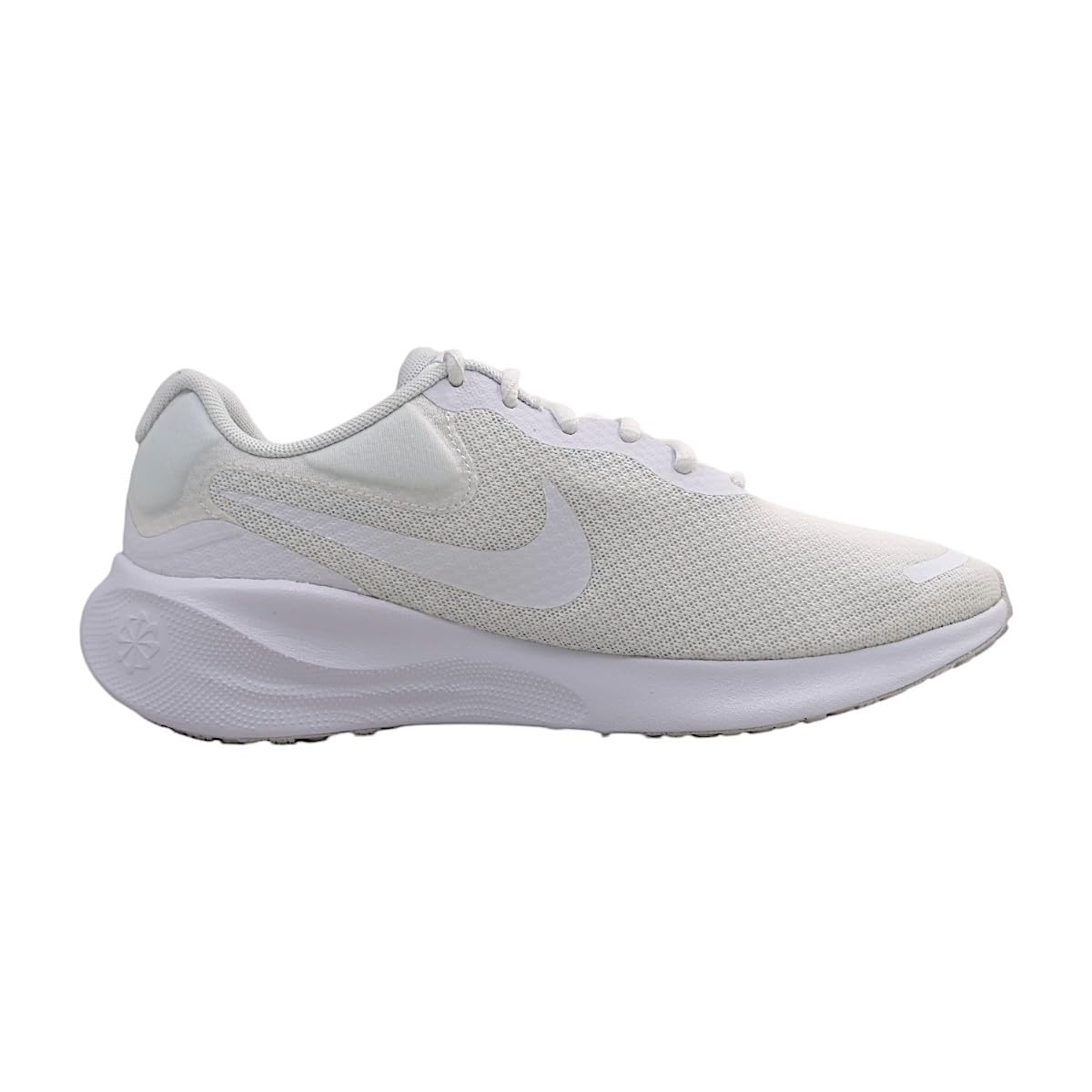 NIKE Women's Revolutin 7 Sneaker