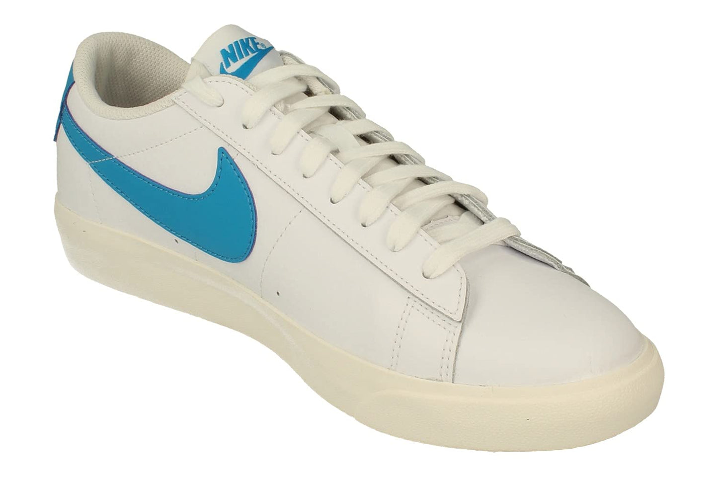 NIKE Women's Blazer Mid '77 VNTG Basketball Shoe