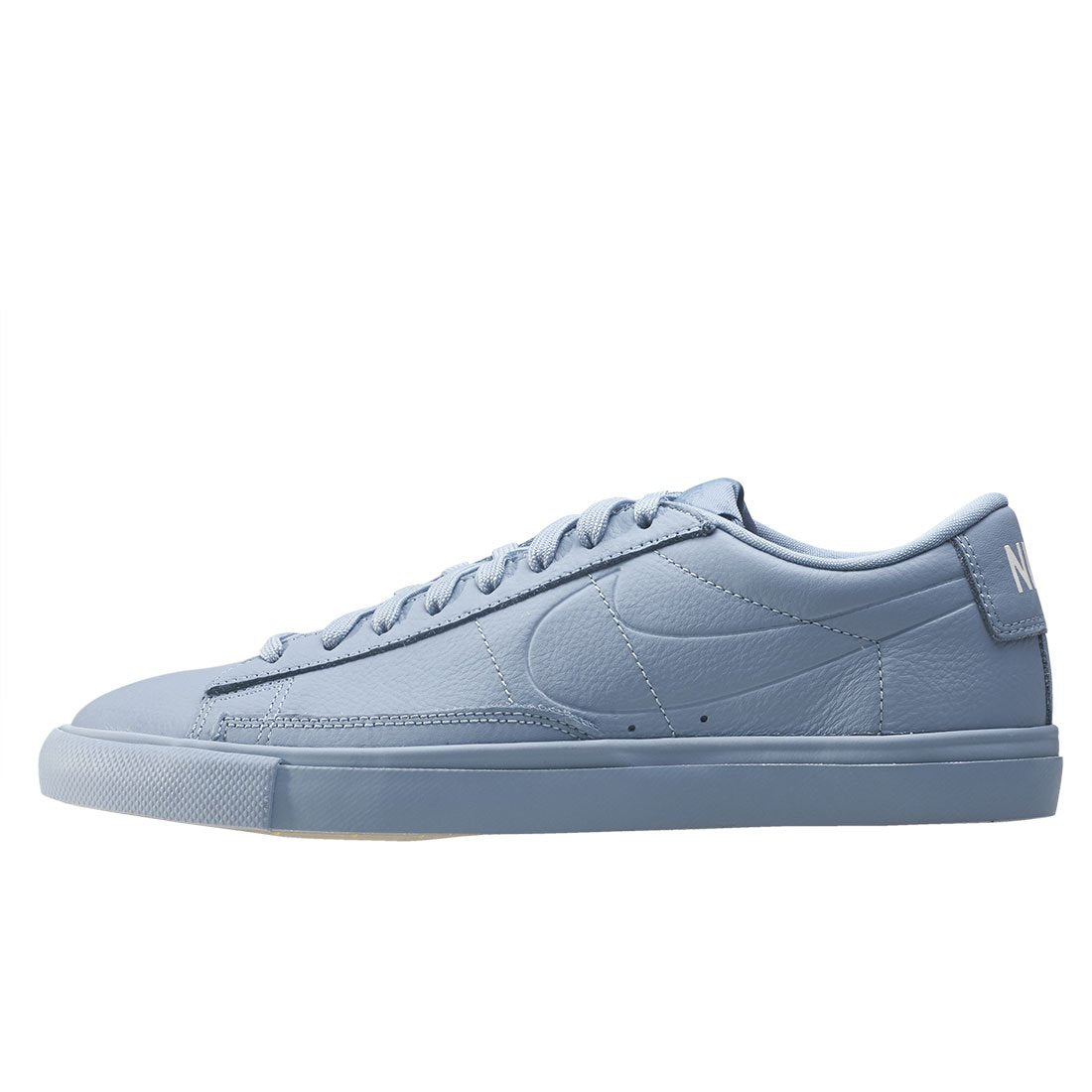 NIKE Women's Blazer Mid '77 VNTG Basketball Shoe