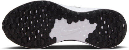 NIKE Women's Revolutin 7 Sneaker