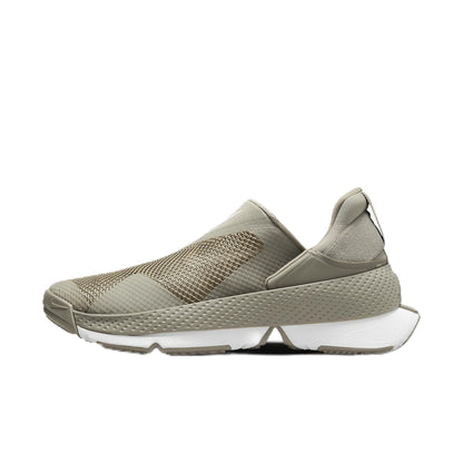 NIKE Women's Go Flyease Sneaker