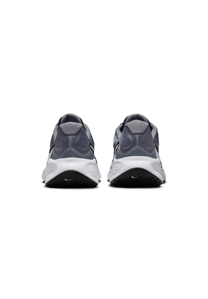 NIKE Men's Revolution 7 Sneaker