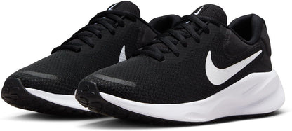 NIKE Women's Revolutin 7 Sneaker
