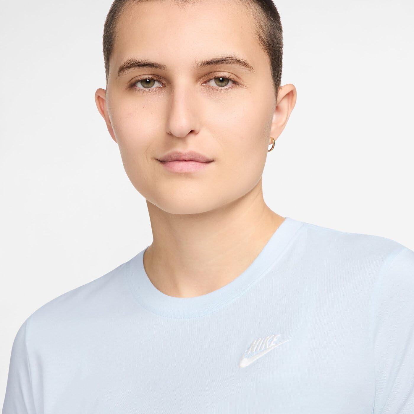 NIKE Women's Club T-Shirt (Pack of 1)