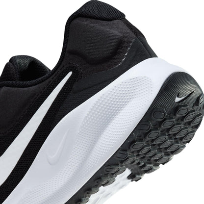 NIKE Women's Revolutin 7 Sneaker