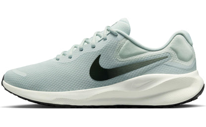NIKE Men's Revolution 7 Sneaker