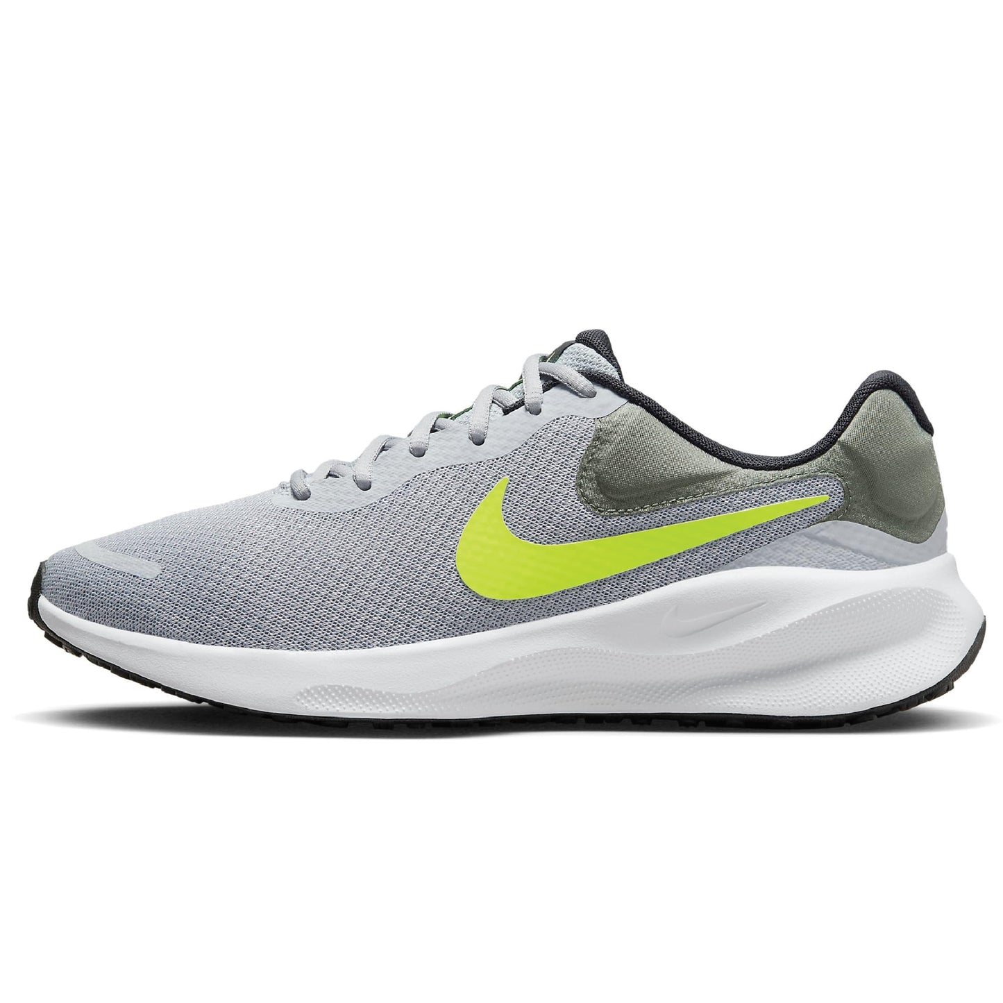 NIKE Men's Revolutin 7 Sneaker