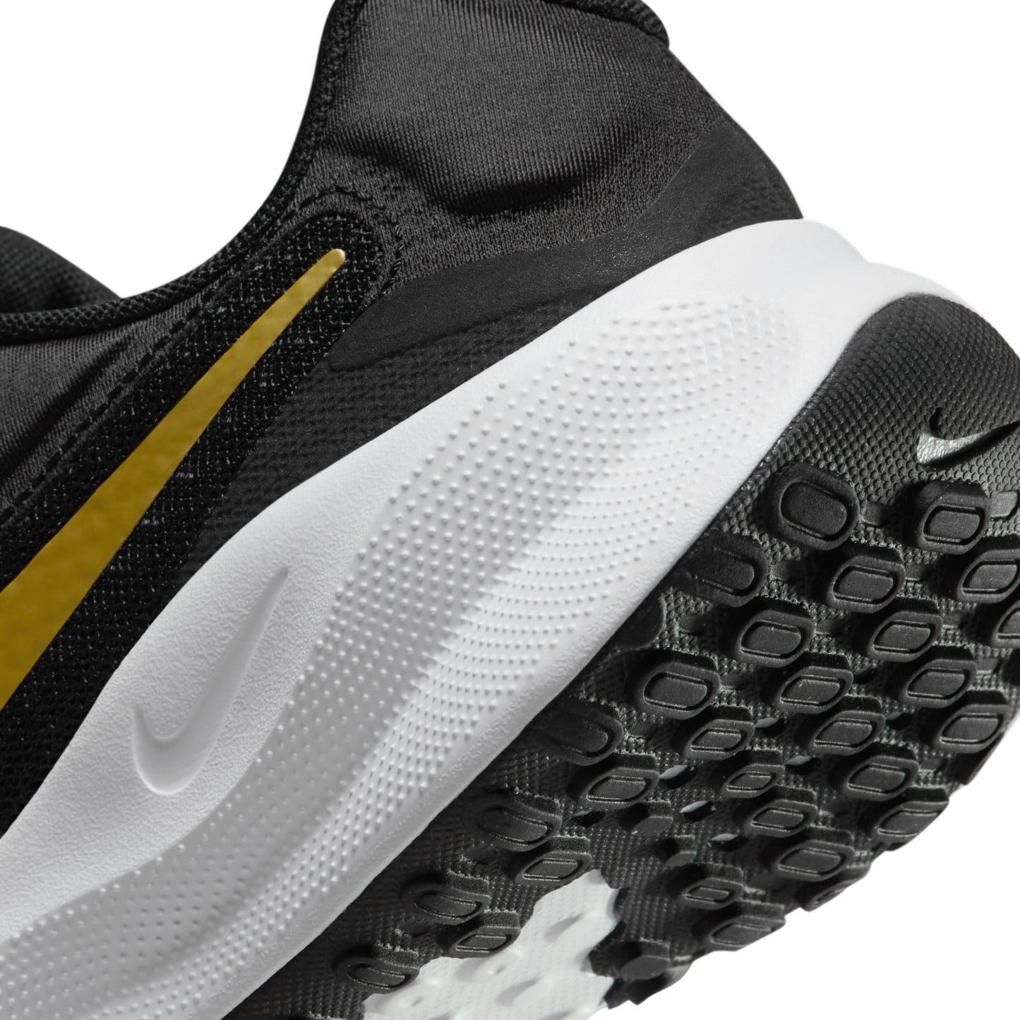Nike Women's Revolution 7 Sneaker