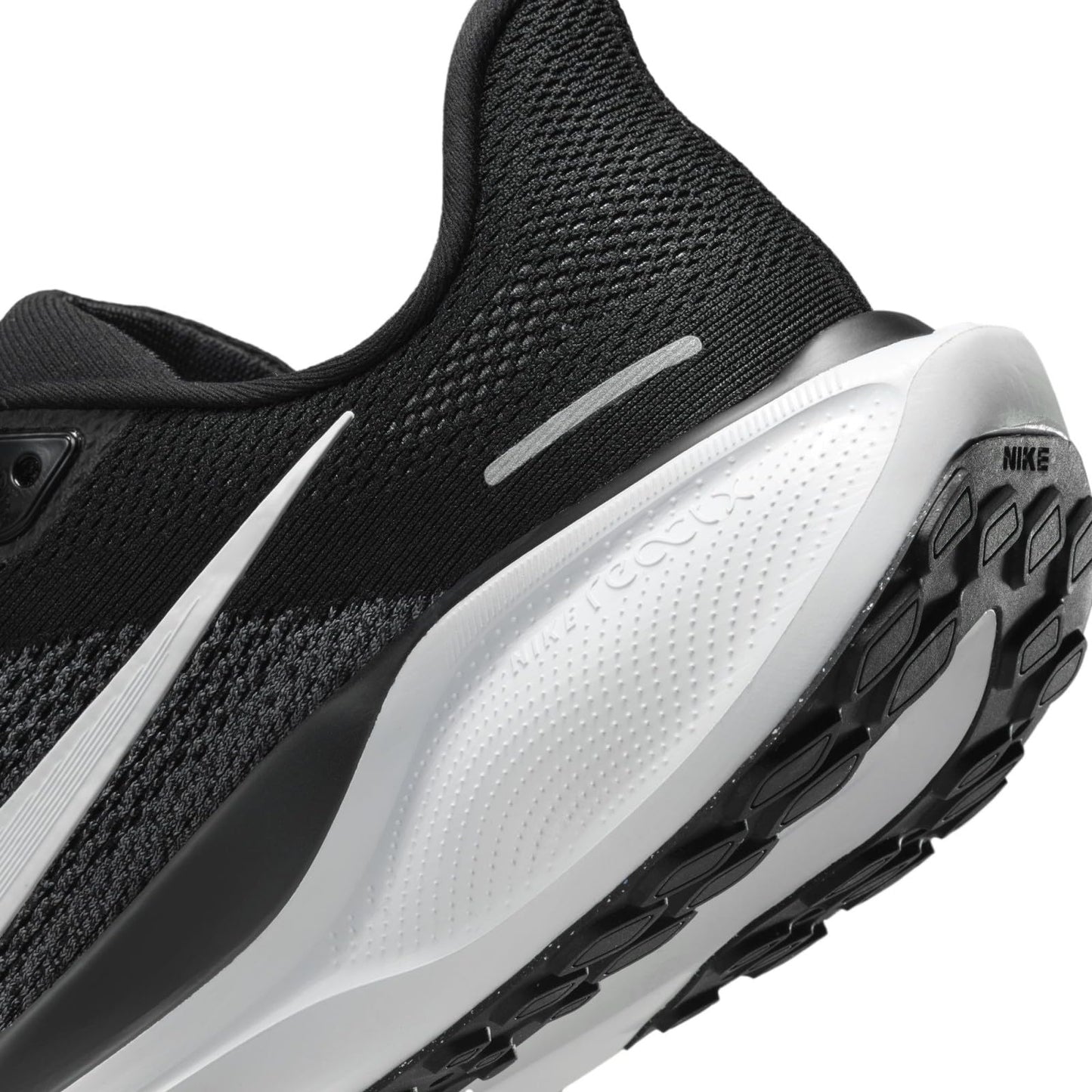 NIKE Men's Air Zoom Pegasus 40 Sneaker