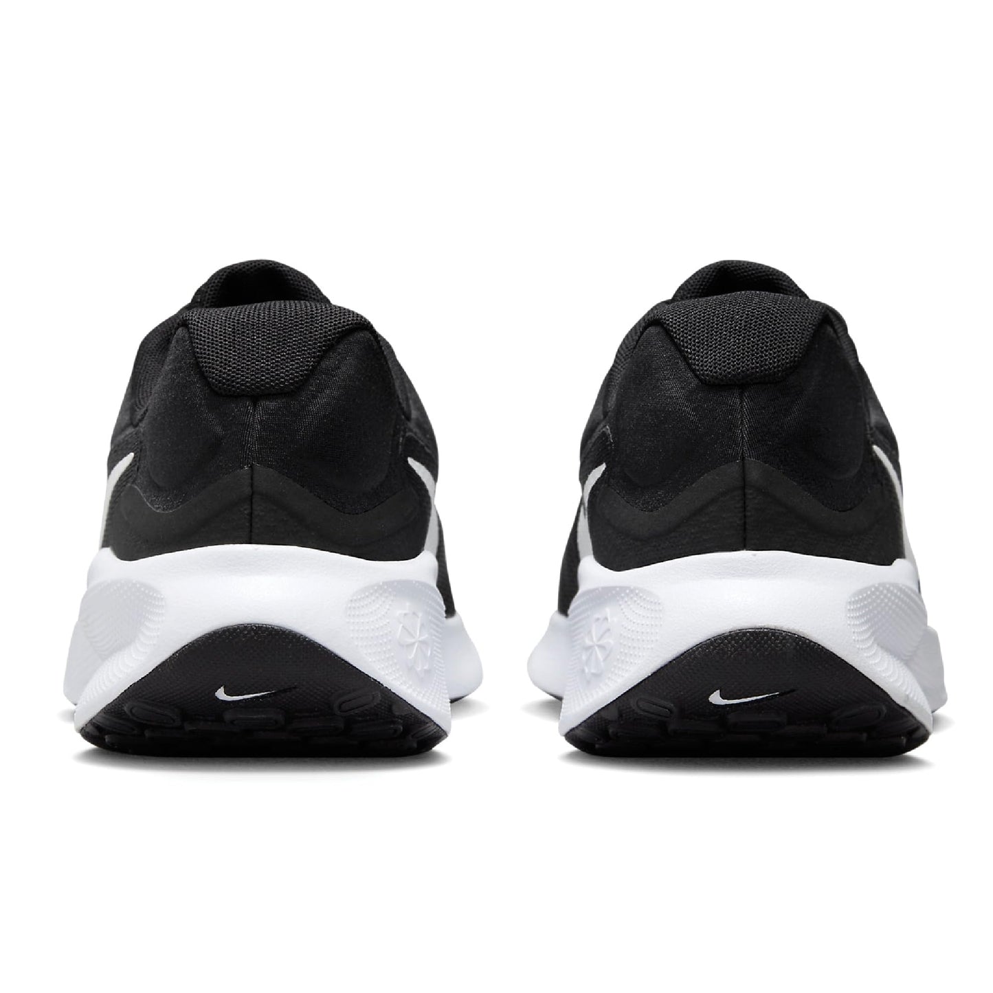 NIKE Men's Revolutin 7 Sneaker