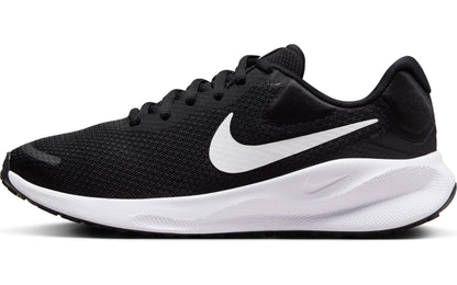 NIKE Women's Revolutin 7 Sneaker