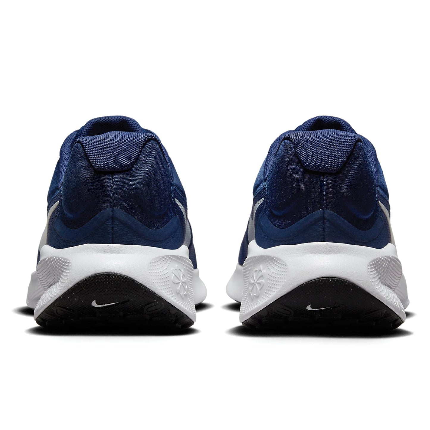 NIKE Men's Revolution 7Sneaker