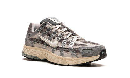 NIKE Men's P-6000