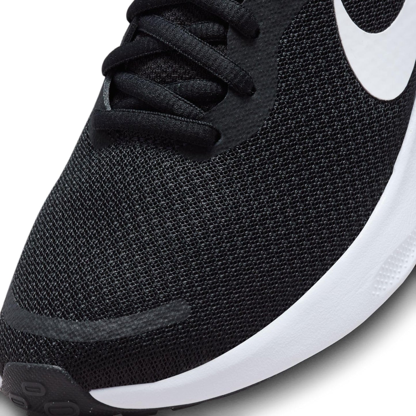 NIKE Women's Revolutin 7 Sneaker