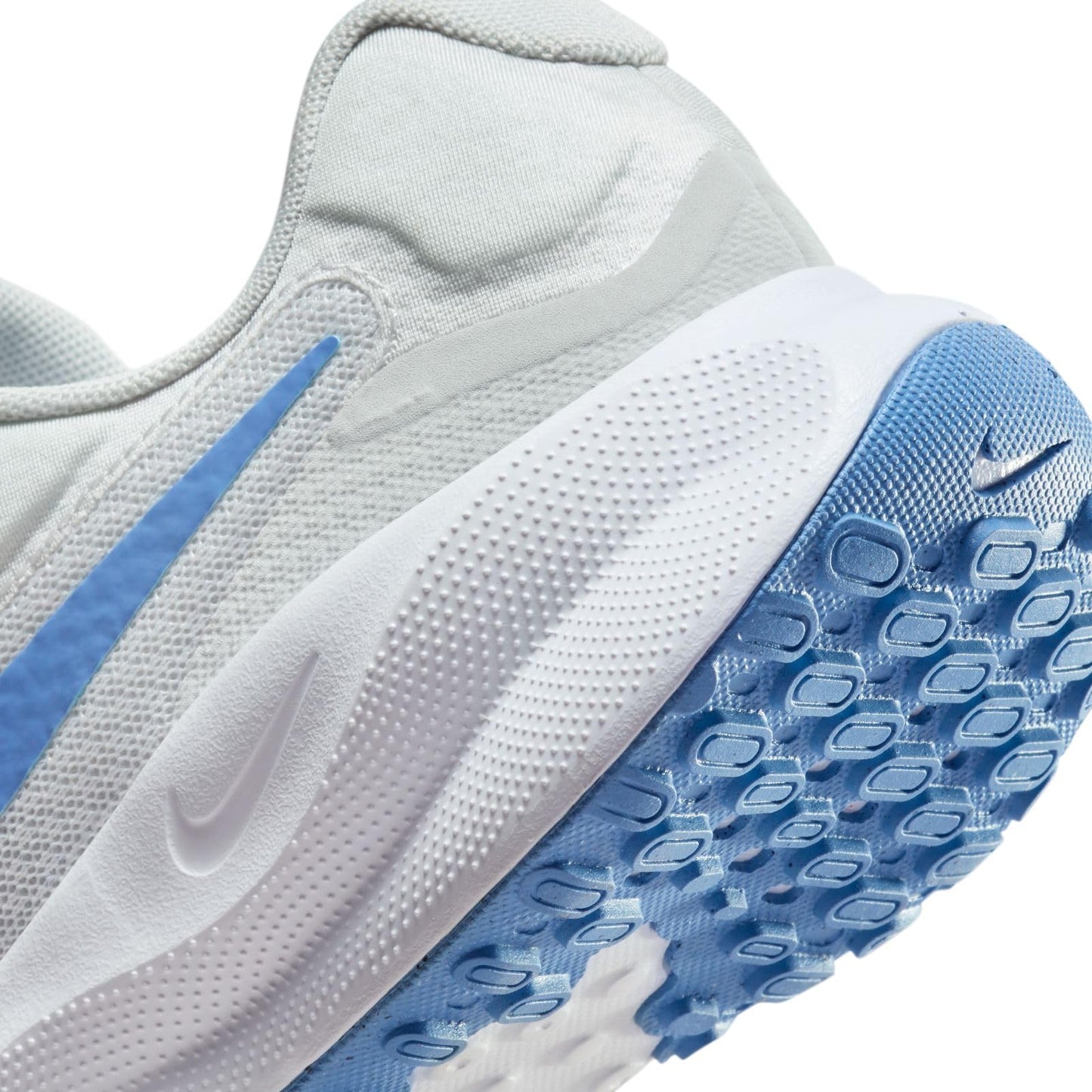 NIKE Women's Revolution 7 Low