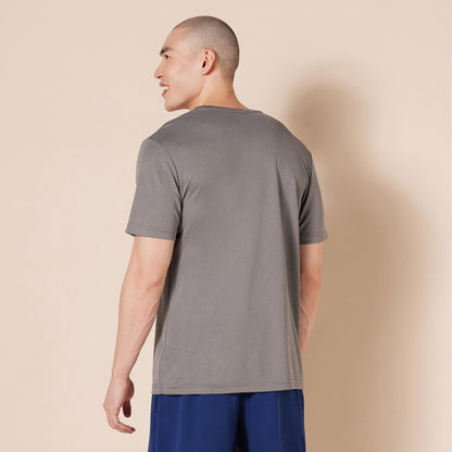 Amazon Essentials Men's Moisture Wicking Breathable Active Performance Tech Gym T-Shirts, Pack of 2