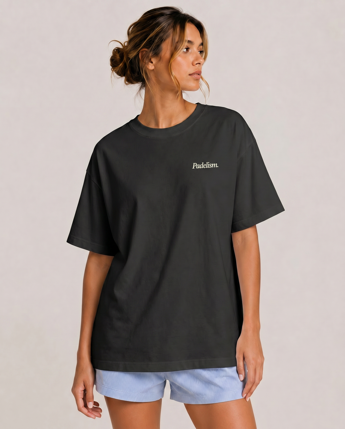 Black heavyweight T-shirt with small “Padelism” chest logo