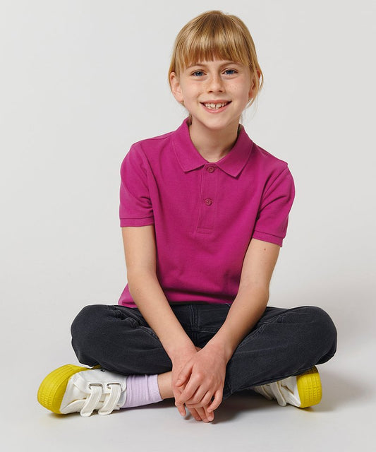 Kids polo shirt in magenta with short sleeves and button placket collar